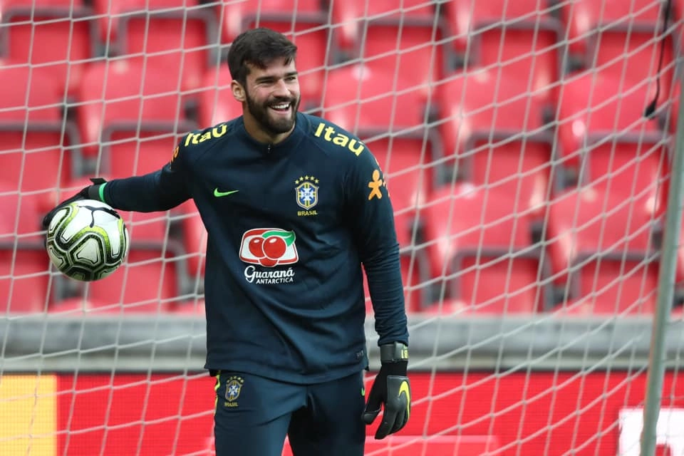 Alisson Becker goal và bàn thắng bằng đầu đi vào lịch sử Liverpool