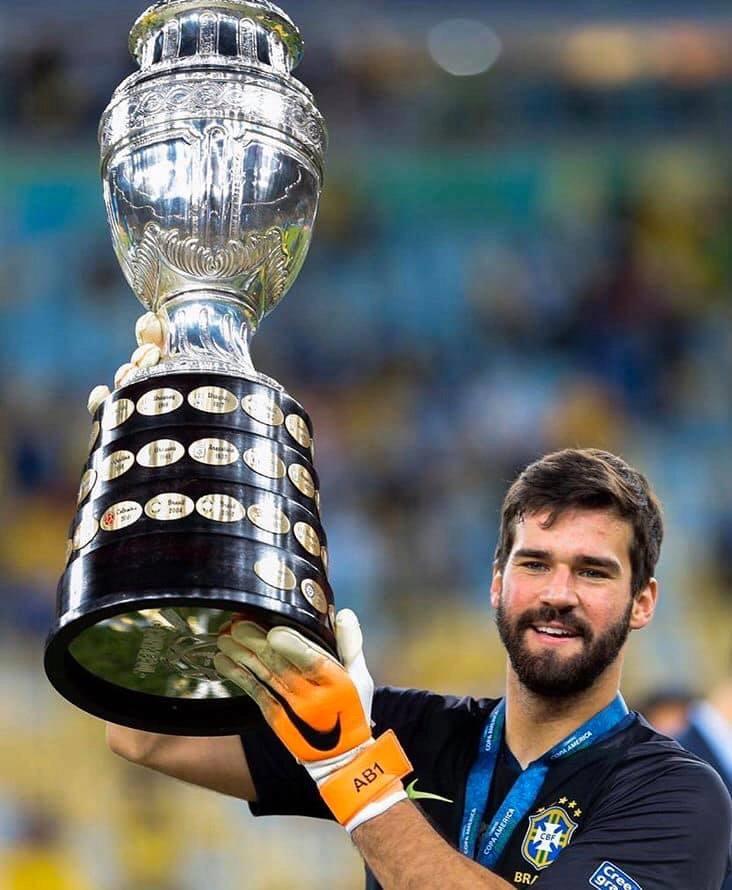 Alisson Becker Galatasaray và những tin đồn chuyển nhượng trong quá khứ