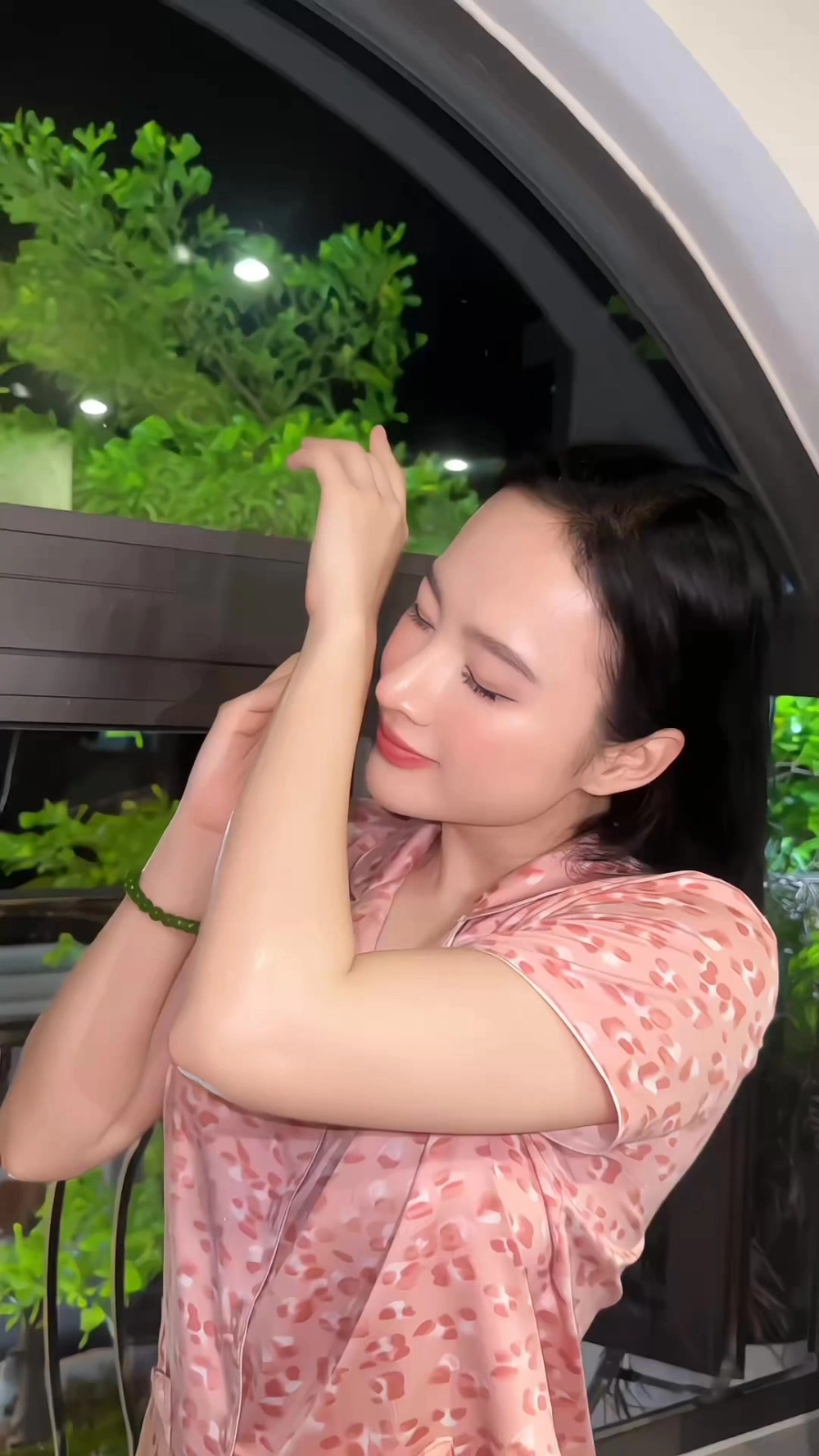 Angela Phương Trinh từng đóng phim gì nổi bật nhất là Mùi ngò gai, Người mẹ nhí