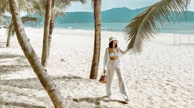 Thức dậy cùng biển Mỹ Khê Đà Nẵng check in