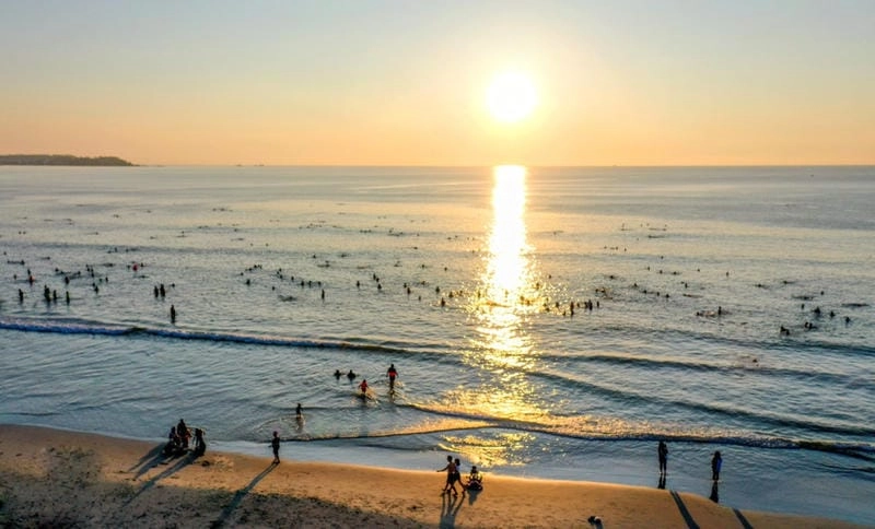 Sưu tầm những bức biển Mỹ Khê Đà Nẵng thơ mộng