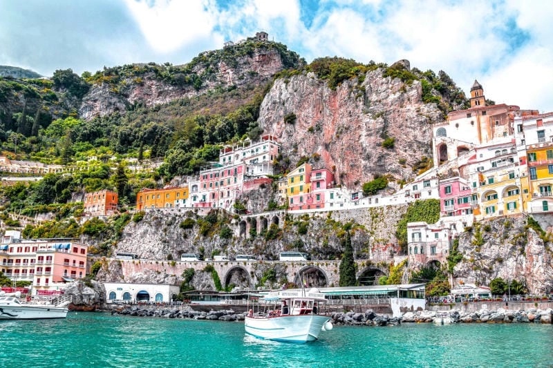 Ngắm nhìn bờ biển Amalfi thơ mộng