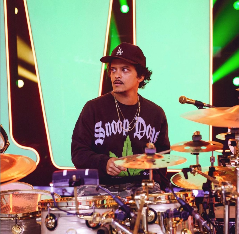 Bruno Mars Mars và những màn trình diễn bùng nổ sân khấu