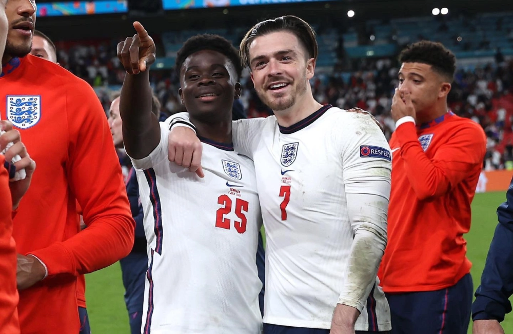Bukayo Saka age siêu sao sinh năm 2001, mới 24 tuổi