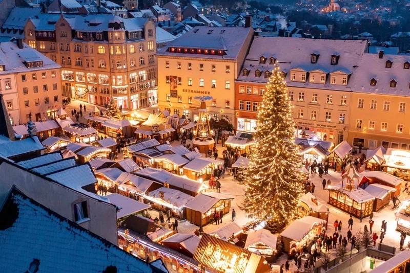 Lạc lối trong chợ Giáng Sinh Châu Âu nổi bật