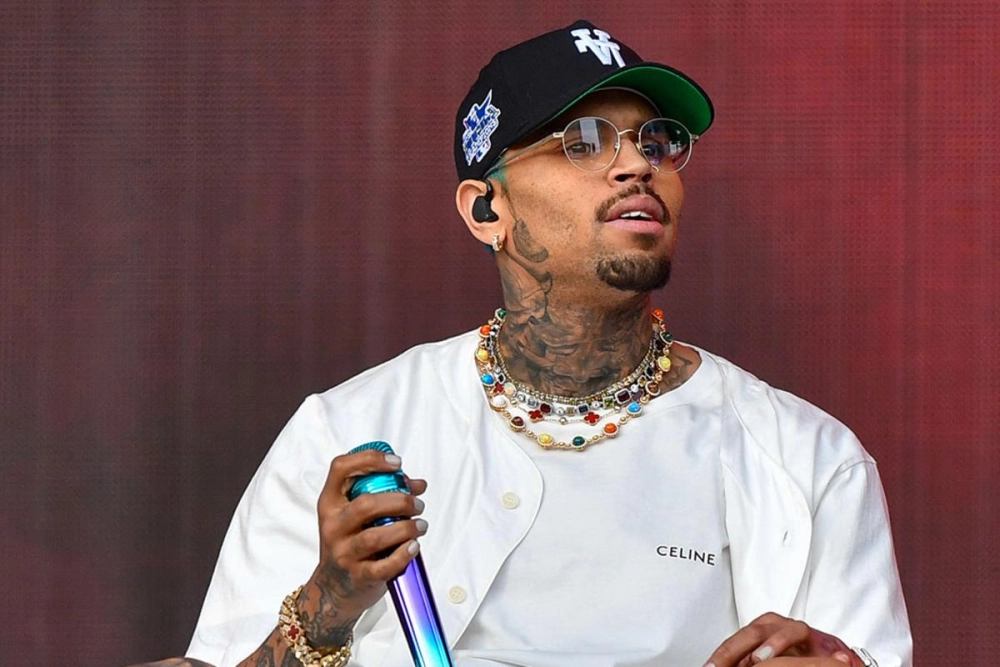 Residuals Chris Brown và ca khúc R&B đầy sâu lắng