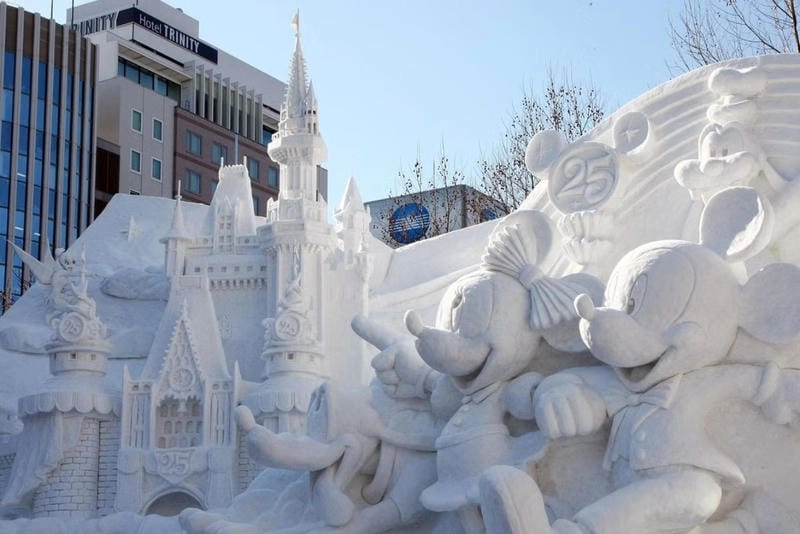 Ngắm nhìn vẻ đẹp điêu khắc tuyết huyền ảo