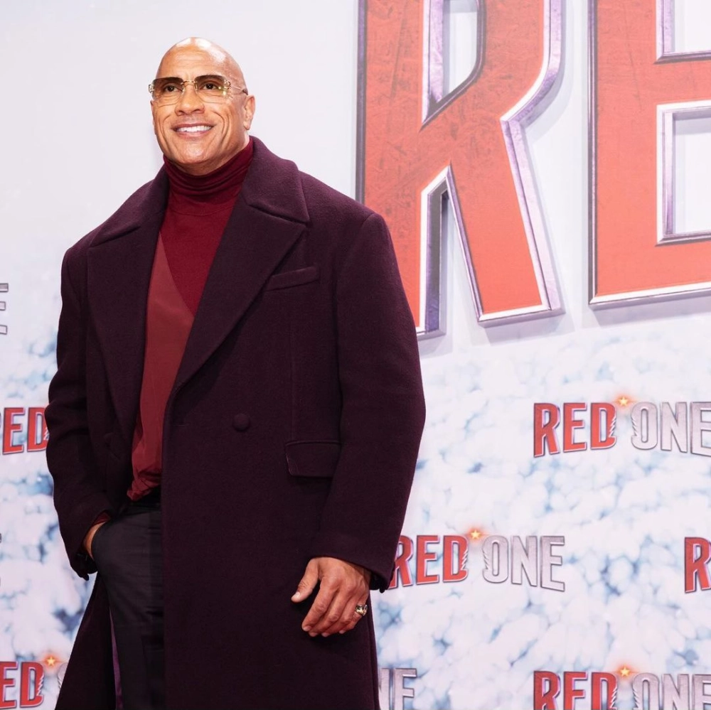 Dwayne the rock Johnson turtleneck và bức ảnh meme huyền thoại