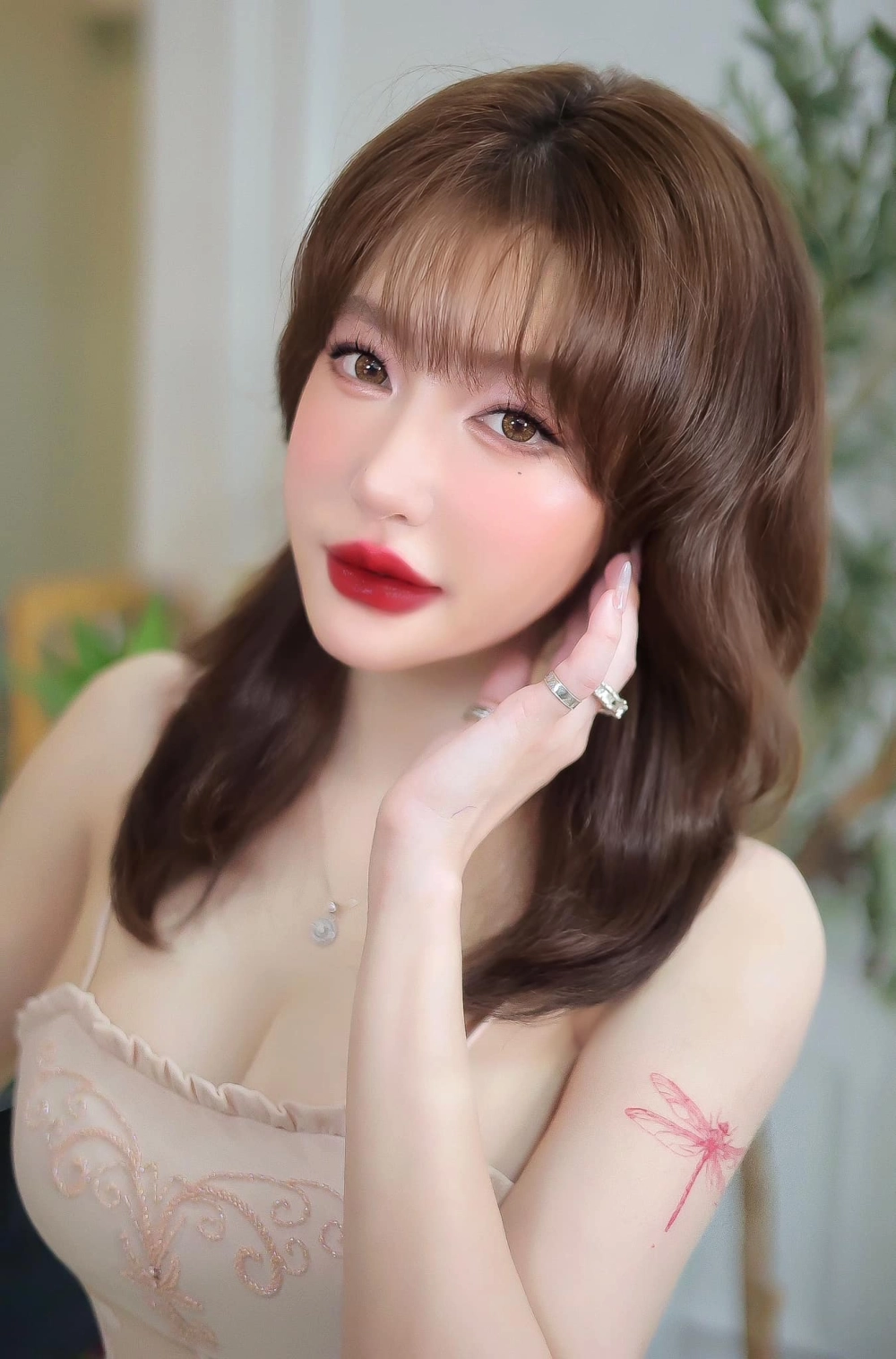Elly Trần instagram nơi cập nhật hình ảnh mới nhất của cô