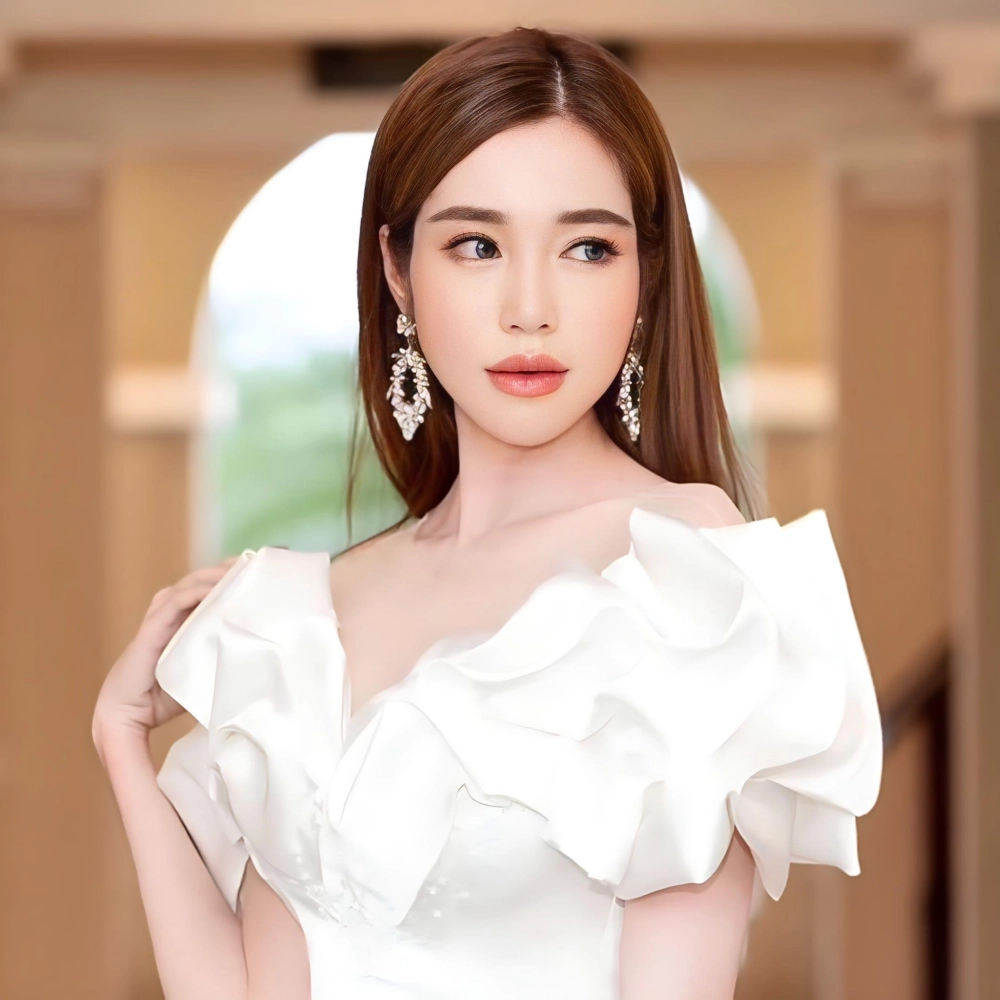 Elly Trần livestream và những chia sẻ về cuộc sống, làm đẹp