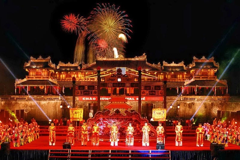Đắm mình trong Festival Huế truyền thống
