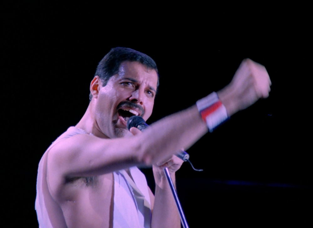 Freddie Mercury Queen we will rock you (We Will Rock You) bản hit sân vận động bất hủ