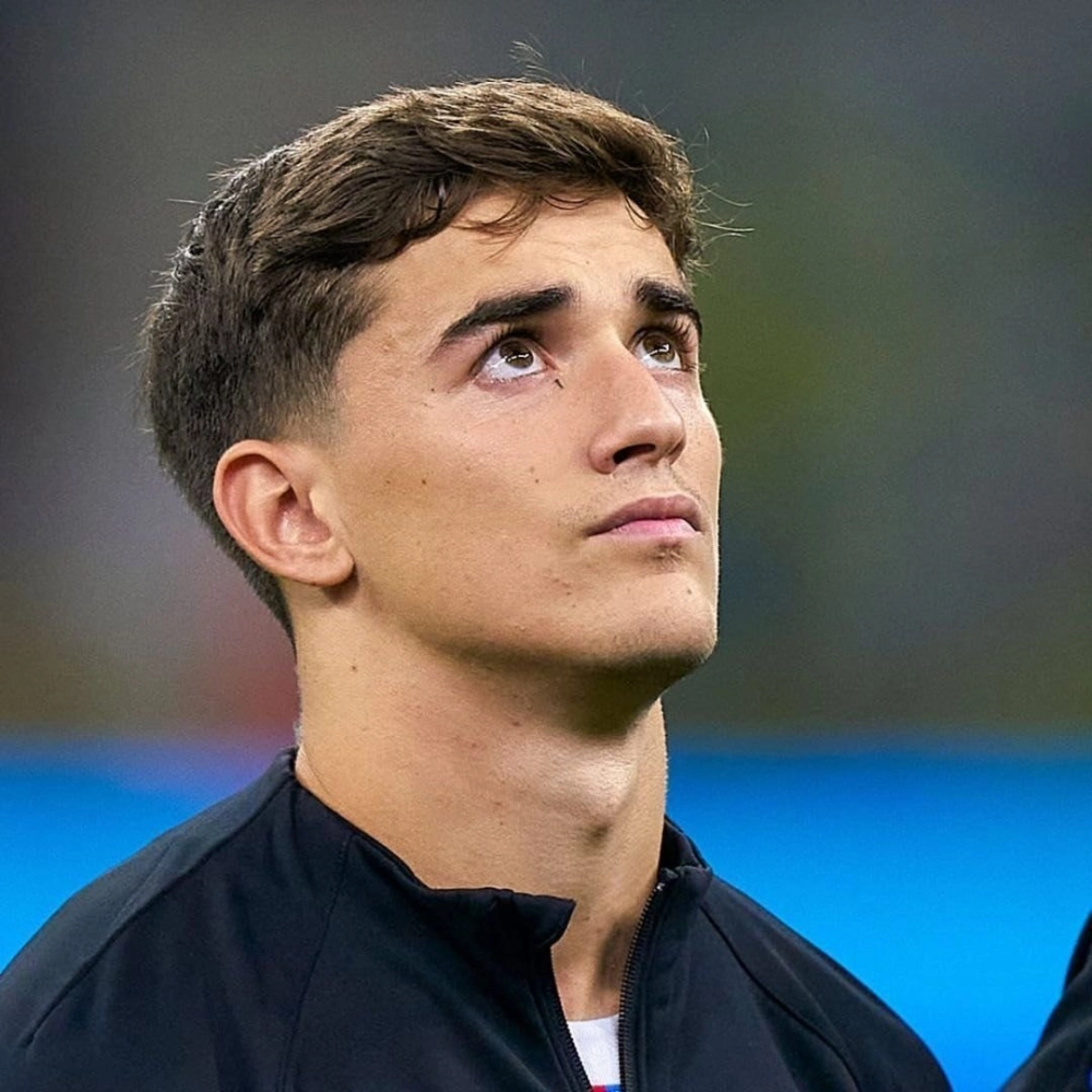 Gavi hairstyle và phong cách của ngôi sao Barcelona