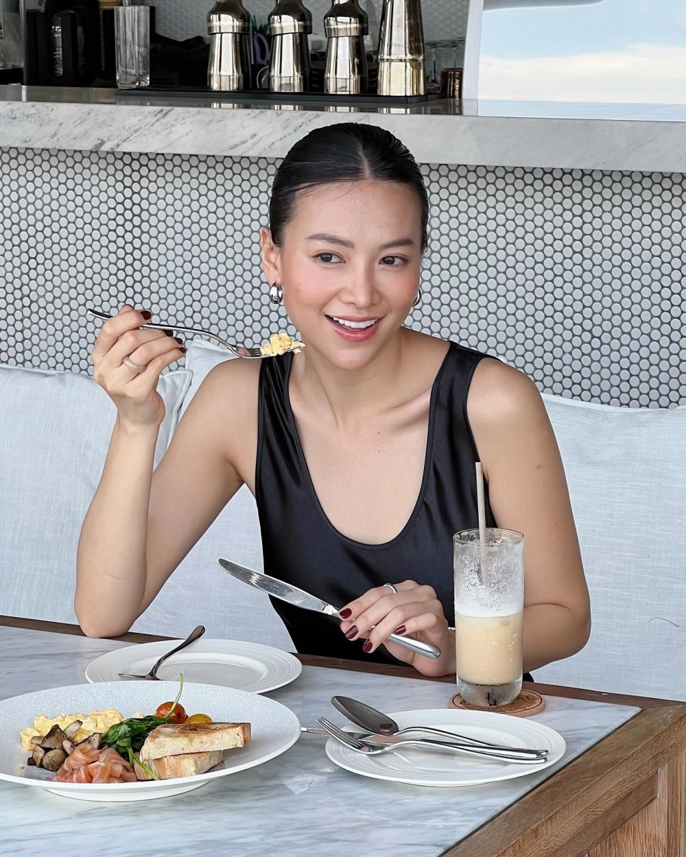 Hoa hậu Phương Khánh phẫu thuật thẩm mỹ và nghi vấn can thiệp dao kéo