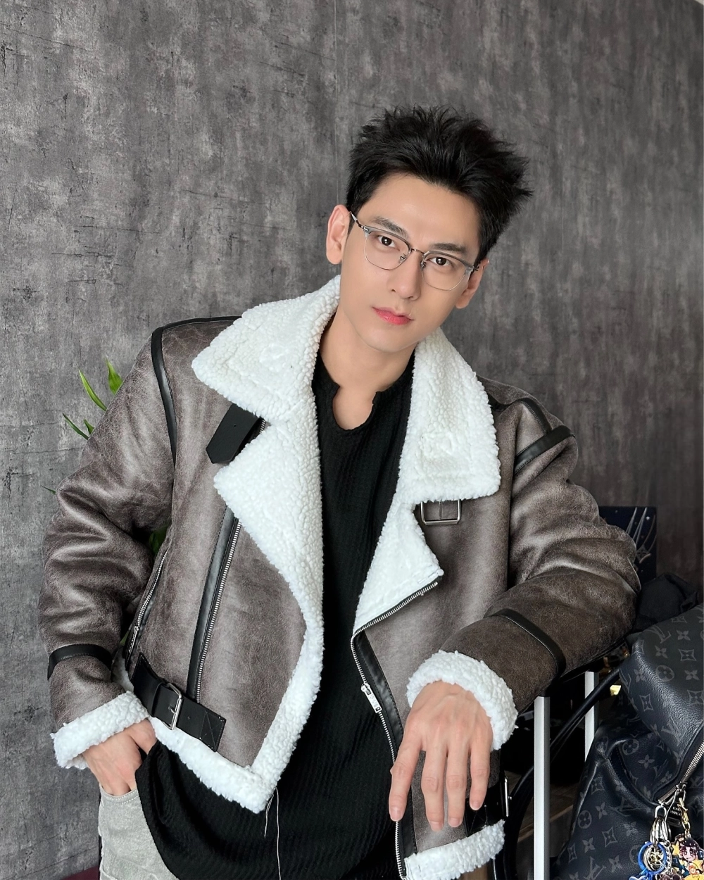 Isaac yêu ai và những tin đồn tình cảm của nam ca sĩ