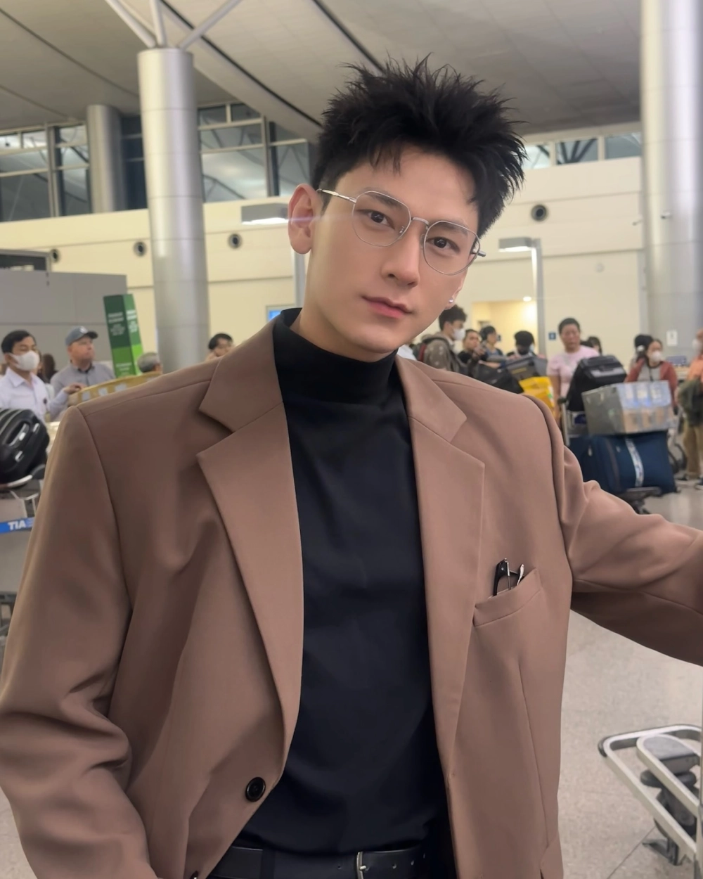 Isaac hát cho em và những màn trình diễn live đầy cảm xúc