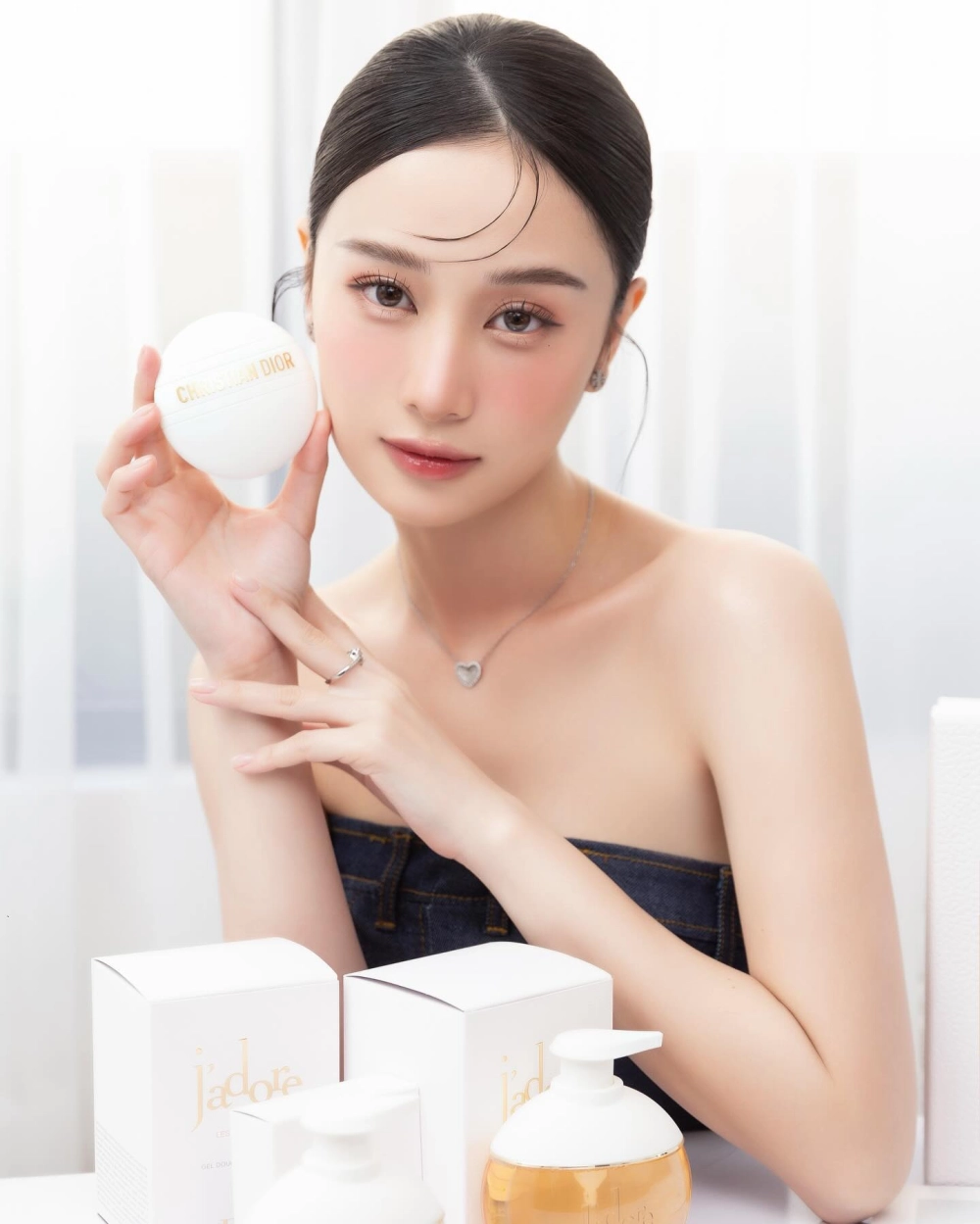 Jun Vũ Tháng năm rực rỡ và vai diễn Tuyết Anh làm nên tên tuổi