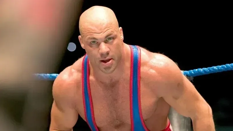 Hiệu ứng ấn tượng từ uncanny kurt angle khiến ai cũng bất ngờ