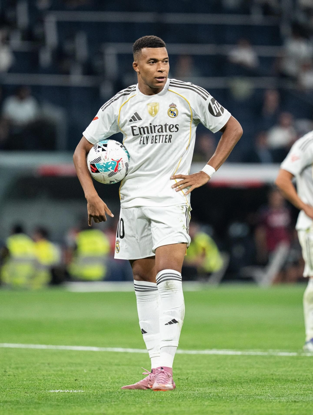Kylian Mbappé height và chiều cao 1m78 của siêu sao