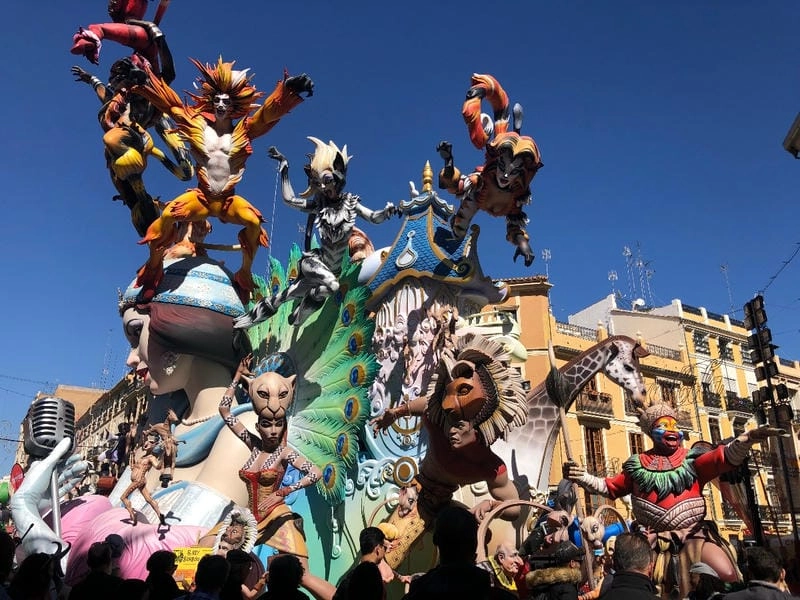 Tìm về Las Fallas huyền ảo