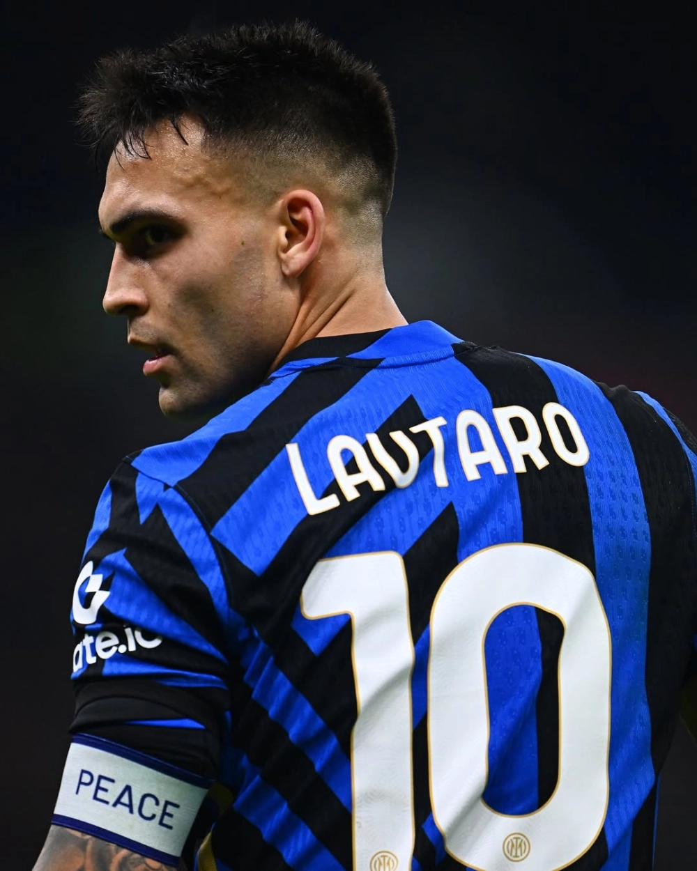 Lautaro Martínez height và chiều cao 1m74 của El Toro