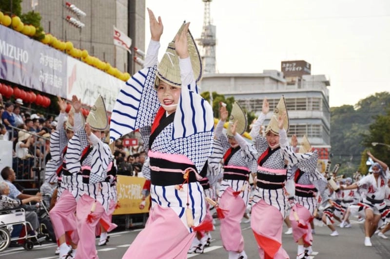 Thức dậy cùng lễ hội Awa Odori ấn tượng