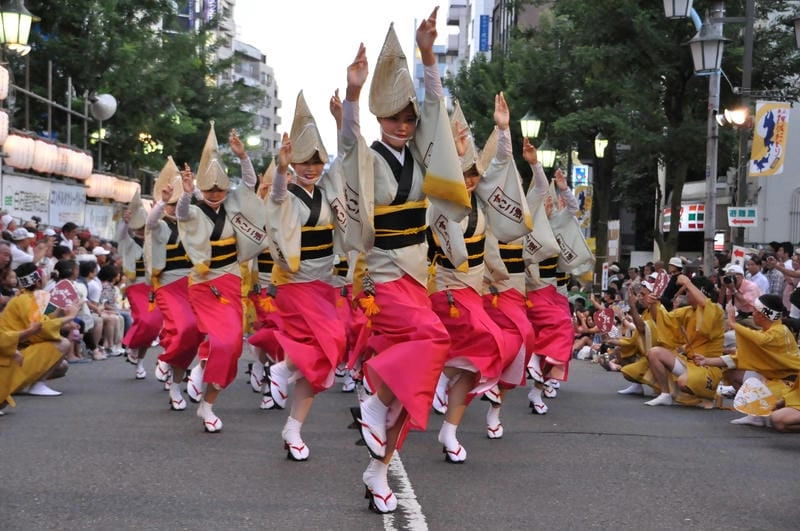 Ngắm nhìn vẻ đẹp lễ hội Awa Odori hấp dẫn