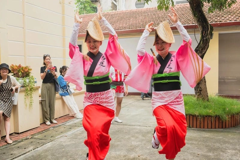 Sưu tầm những bức lễ hội Awa Odori truyền thống