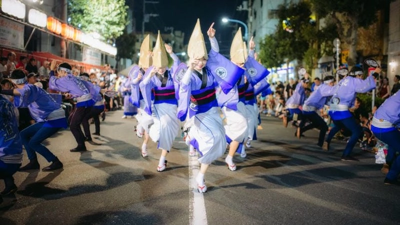 Cùng du ngoạn lễ hội Awa Odori cuốn hút