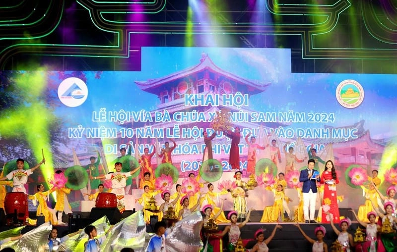 Ngắm nhìn vẻ đẹp lễ hội Bà Chúa Xứ nổi bật