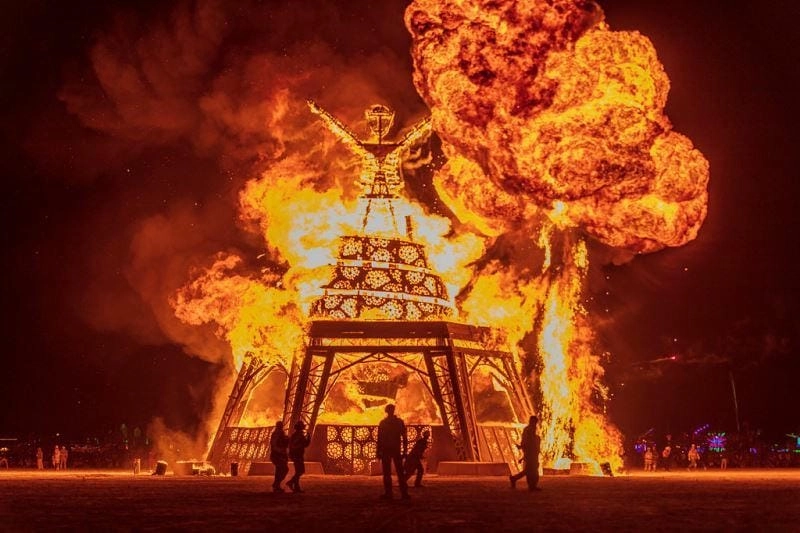 Săn những bức ảnh lễ hội Burning Man rực rỡ