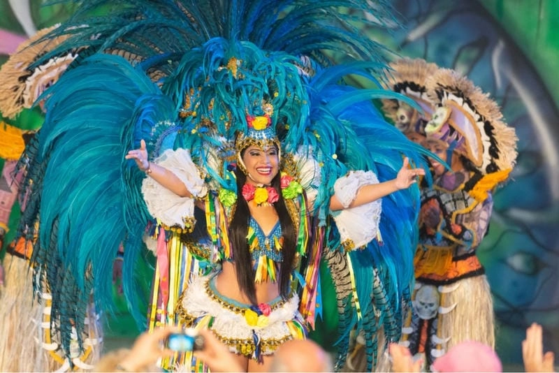 Cùng đắm mình trong lễ hội Carnival Rio de Janeiro rực rỡ