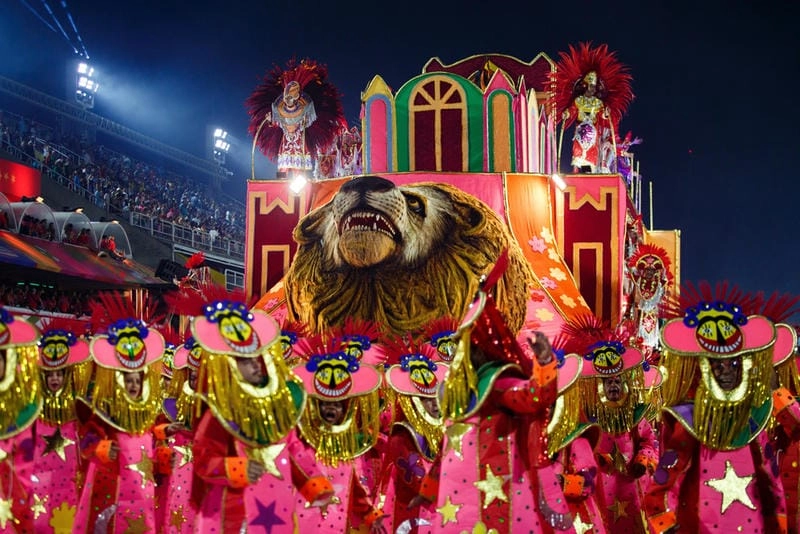Lạc lối trong lễ hội Carnival Rio de Janeiro náo nhiệt