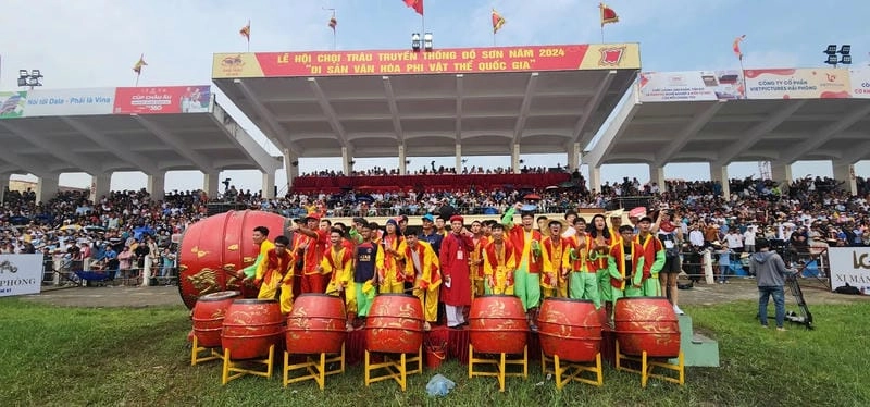 Cười sảng với lễ hội chọi trâu hào hùng