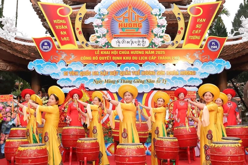 Đắm mình trong Lễ hội Chùa Hương truyền thống