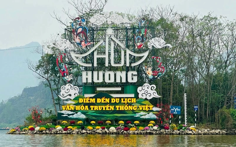 Thức dậy cùng Lễ hội Chùa Hương linh thiêng