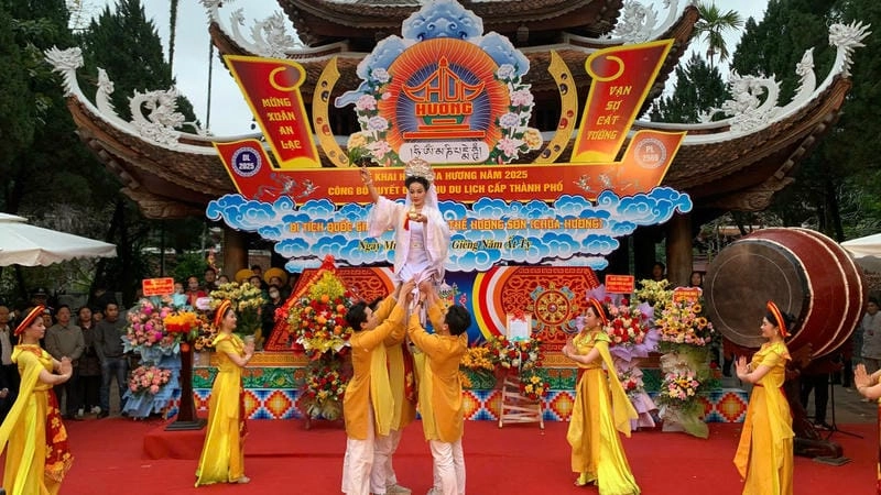 Lạc lối trong Lễ hội Chùa Hương độc đáo