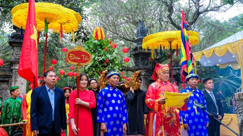 Cười sảng với Lễ hội Gióng lịch sử