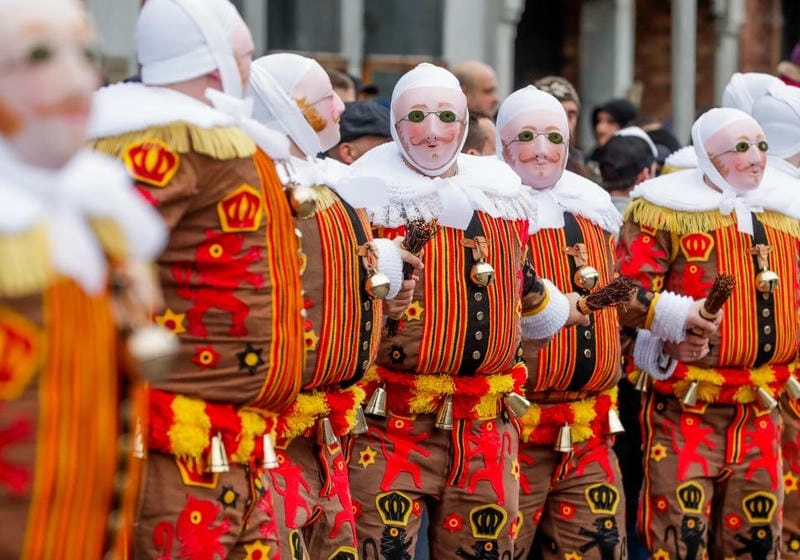 Cùng đắm mình trong lễ hội hóa trang Binche rực rỡ