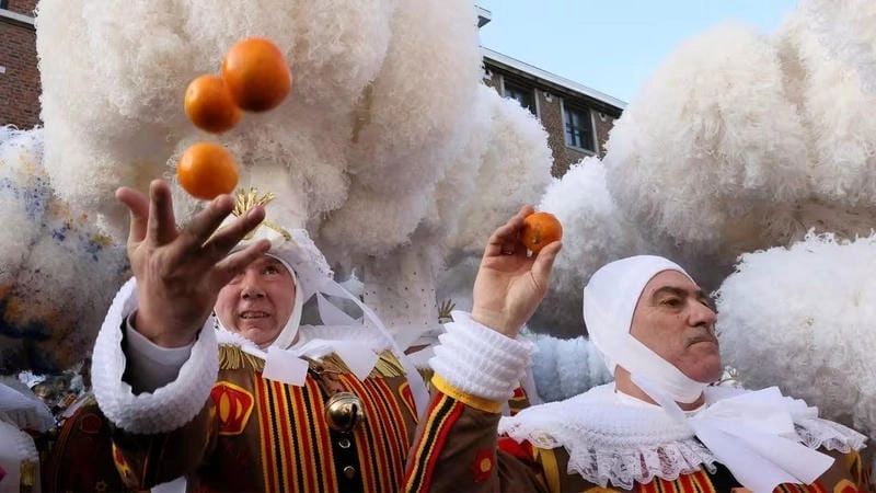 Cười sảng với lễ hội hóa trang Binche hấp dẫn