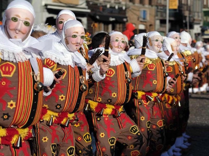 Ngắm nhìn vẻ đẹp lễ hội hóa trang Binche cuốn hút