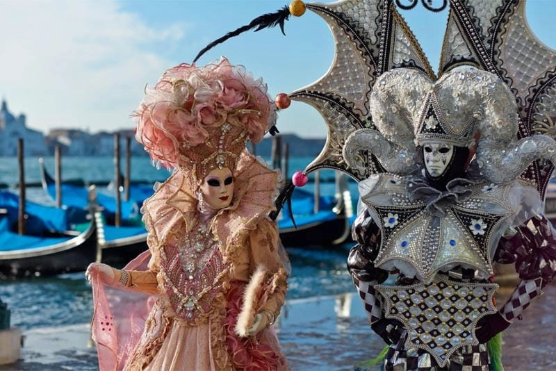 Cùng đắm mình trong lễ hội hóa trang Venice rực rỡ