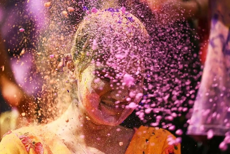 Lạc lối trong lễ hội Holi náo nhiệt