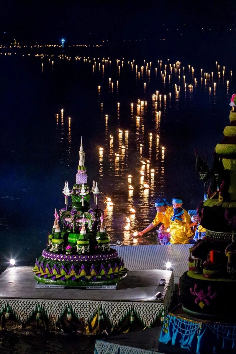 Lạc lối trong Lễ hội Loy Krathong cuốn hút