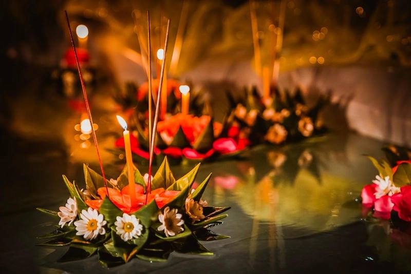Lạc lối trong Lễ hội Loy Krathong huyền ảo