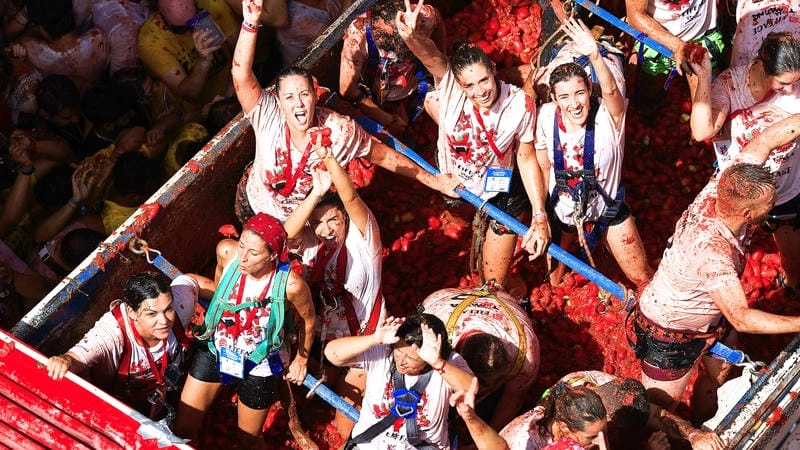 Thức dậy cùng lễ hội ném cà chua La Tomatina đặc sắc