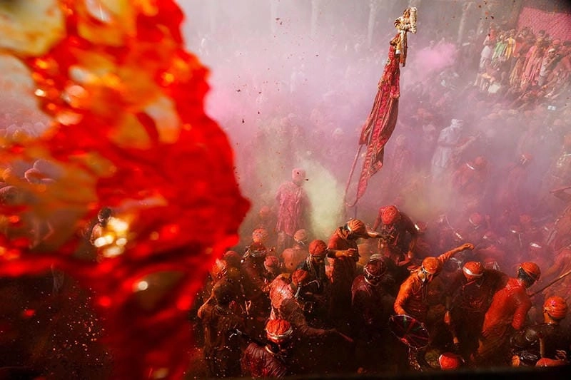 Tìm về lễ hội rực rỡ sắc màu truyền thống