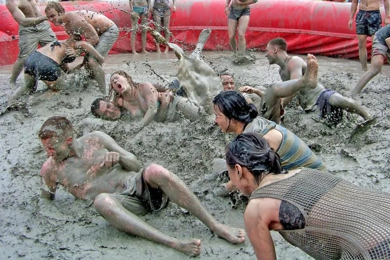 Cùng đắm mình trong lễ hội tắm bùn Boryeong sôi động