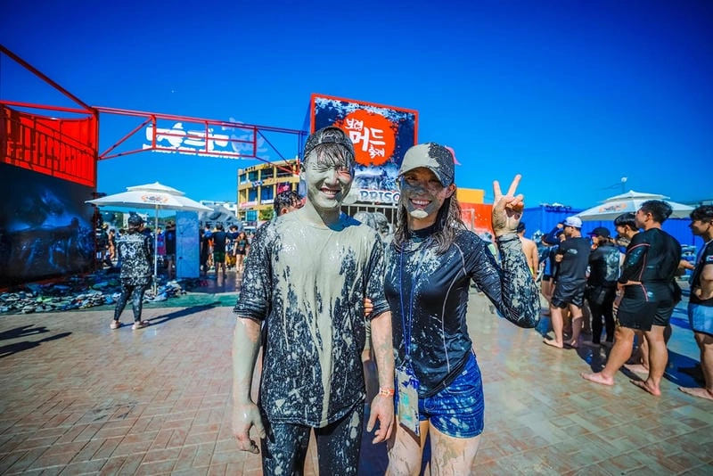 Cùng du ngoạn lễ hội tắm bùn Boryeong độc đáo