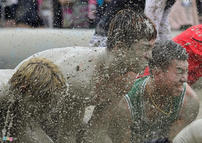 Lạc lối trong lễ hội tắm bùn Boryeong nổi bật